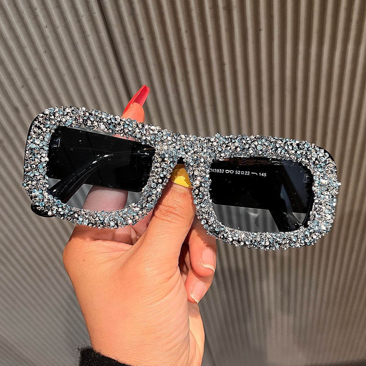 Damen extravagant verzierte Glamour-Sonnenbrille Karnz