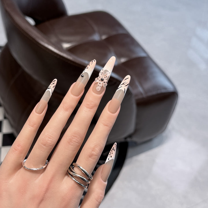 Künstlerisches Stiletto-Nagelkunst-Set mit eleganten Dekorationselementen Karnz