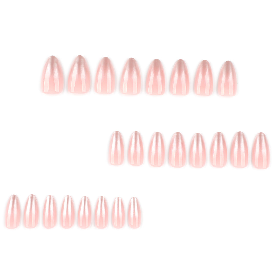 Exquisite Nagelverlängerungen mit elegantem Farbverlauf und glänzenden Spitzen Karnz