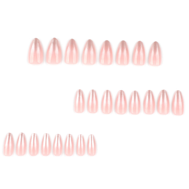 Exquisite Nagelverlängerungen mit elegantem Farbverlauf und glänzenden Spitzen Karnz