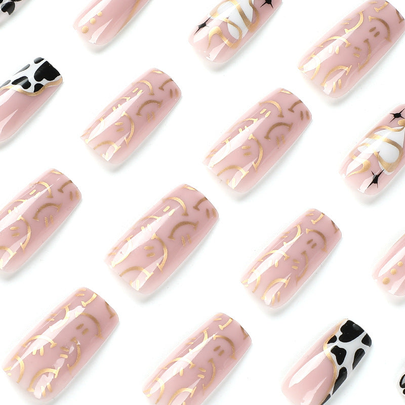 Künstlerische Nageldekoration Karnz