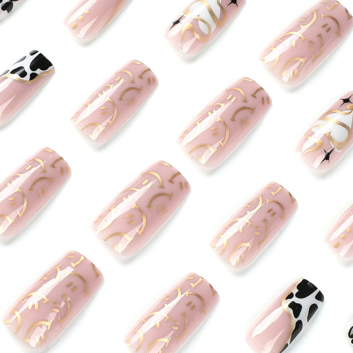 Künstlerische Nageldekoration Karnz