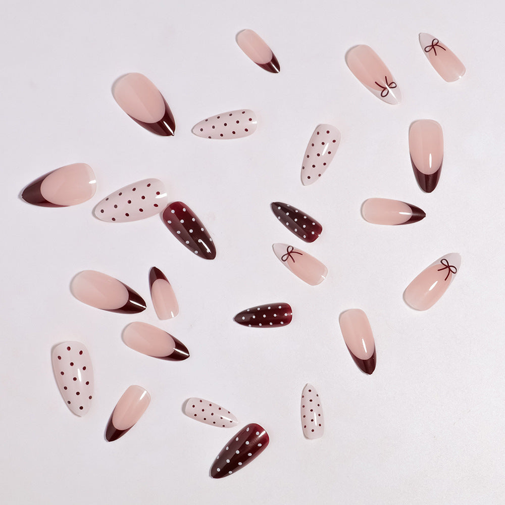 Künstlerisches Press-On-Nagelset mit Schleifen- und Punktdesign Karnz