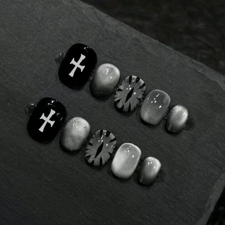 Künstlerisches Press-On-Nagelset mit geometrischen Designs Karnz