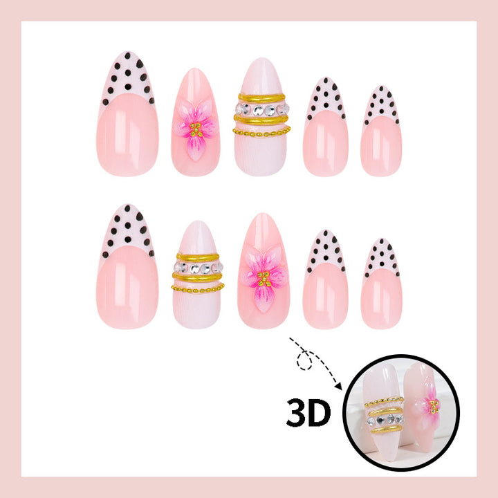 Kunstnagelset mit romantischen Blumenmotiven und eleganten Glitzerverzierungen Karnz