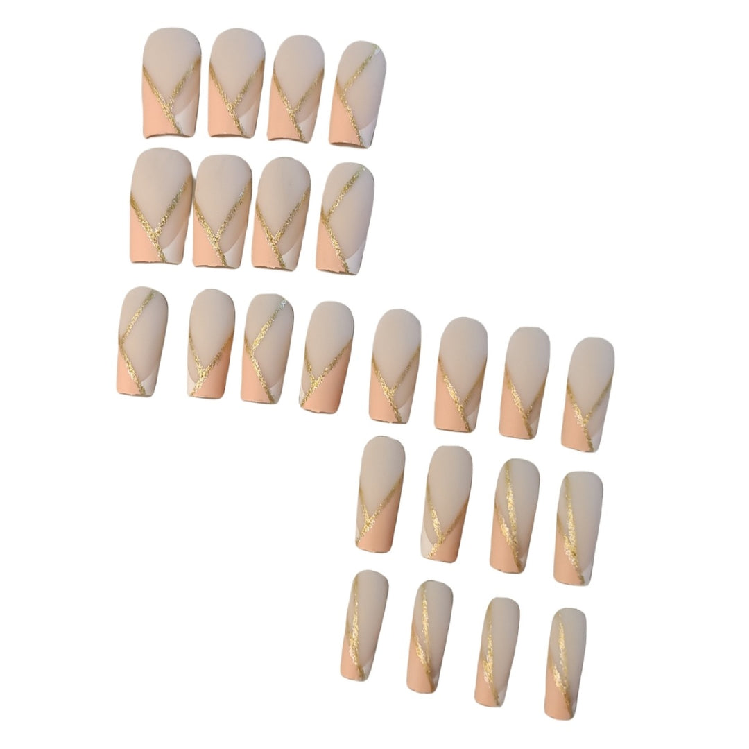 Elegantes Press-On-Nagelkunstset mit goldenen Akzenten Karnz