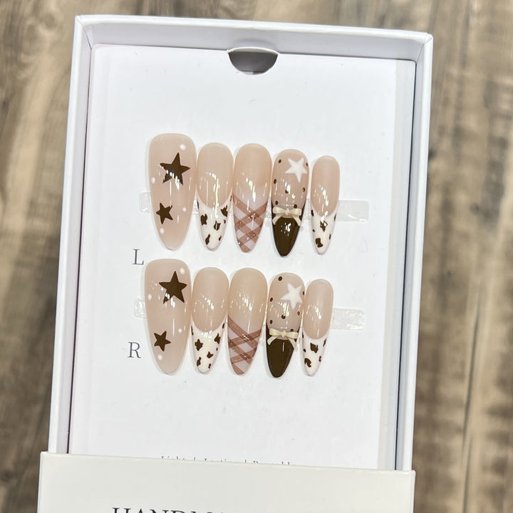 Künstlerisches Press-On-Nagelset Karnz
