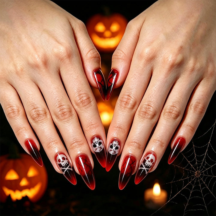Kreative Halloween Kunstnägel mit Spinnenweb- und Totenkopf-Motiven Karnz