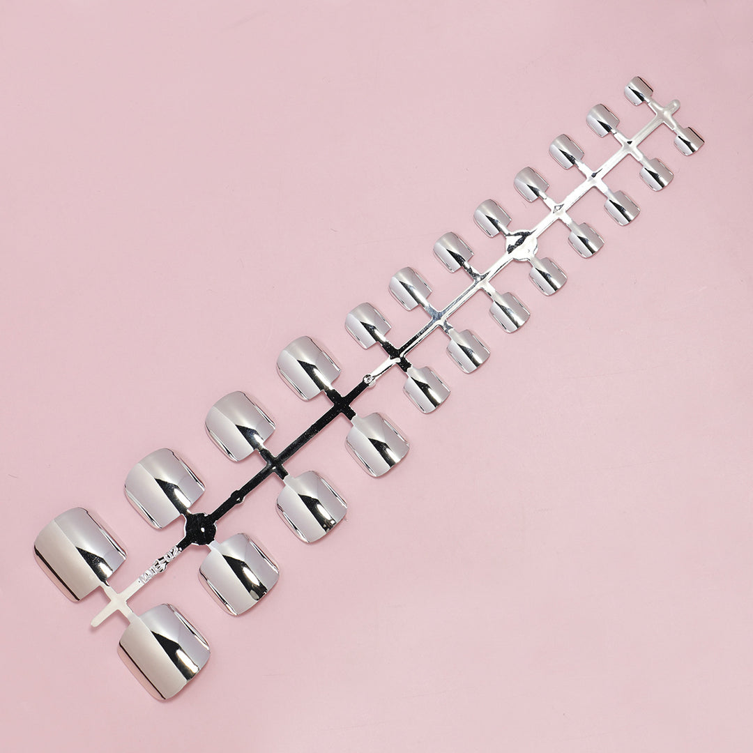 Luxuriöses Press-On Nail Tips Set Karnz