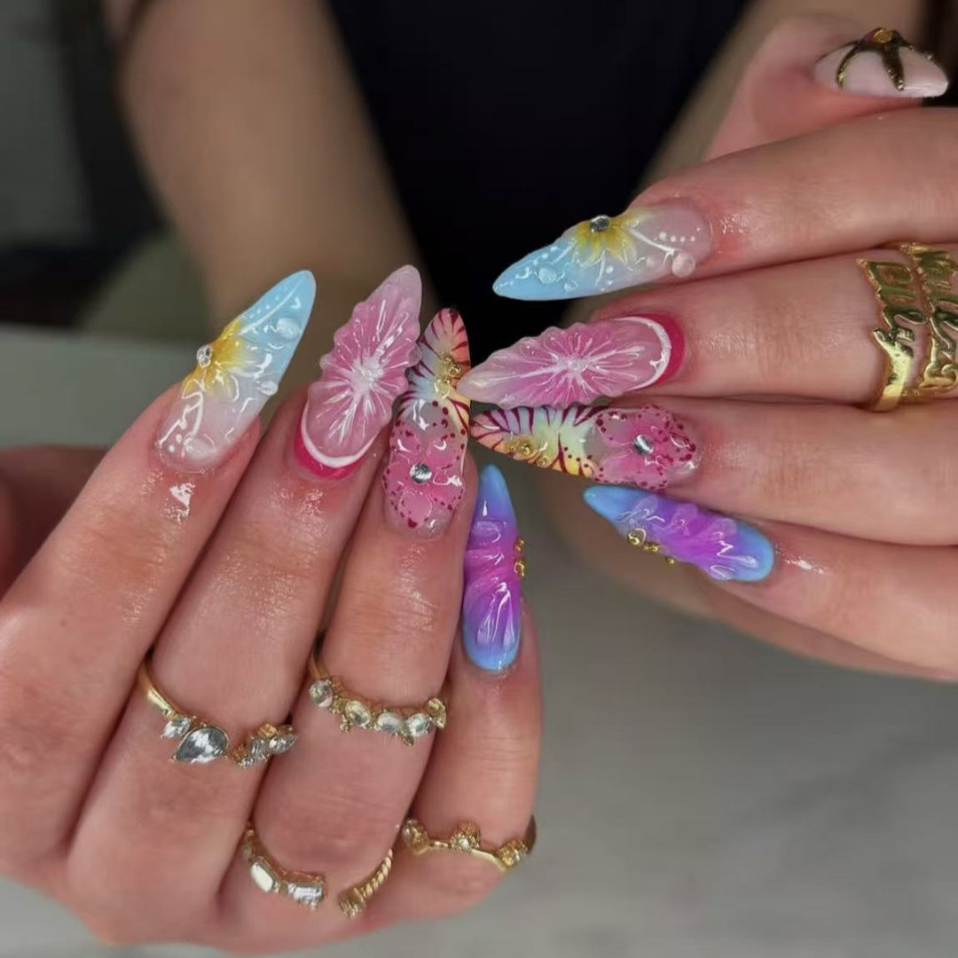 Künstlerisches Press-On Nail Set mit floralem 3D-Design Karnz