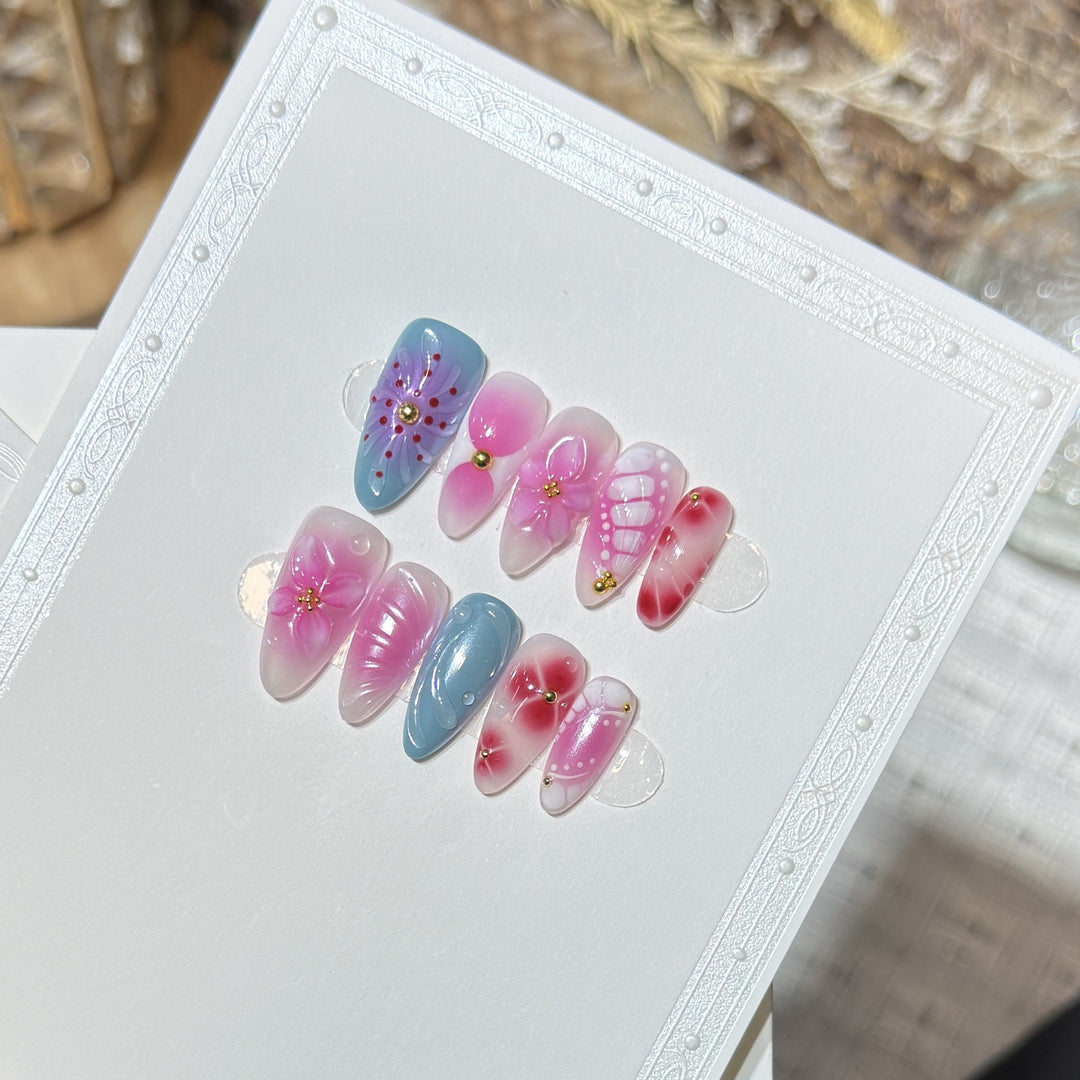 Künstlerisches Press-On-Nagelset mit floralen und abstrakten Designs Karnz