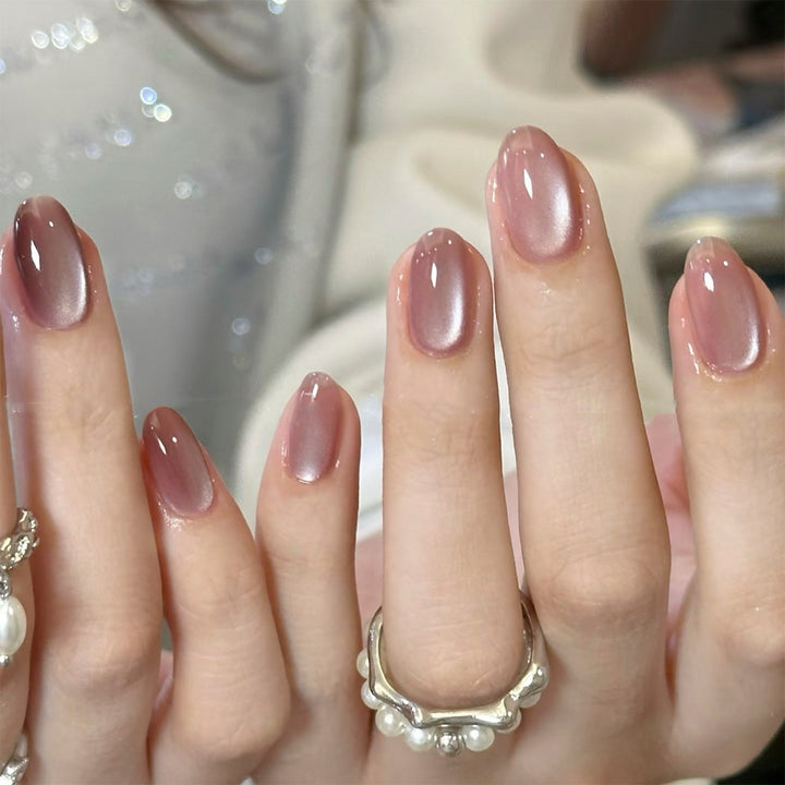 Elegante Nagelkunst mit Schimmerndem Ombre-Effekt Karnz