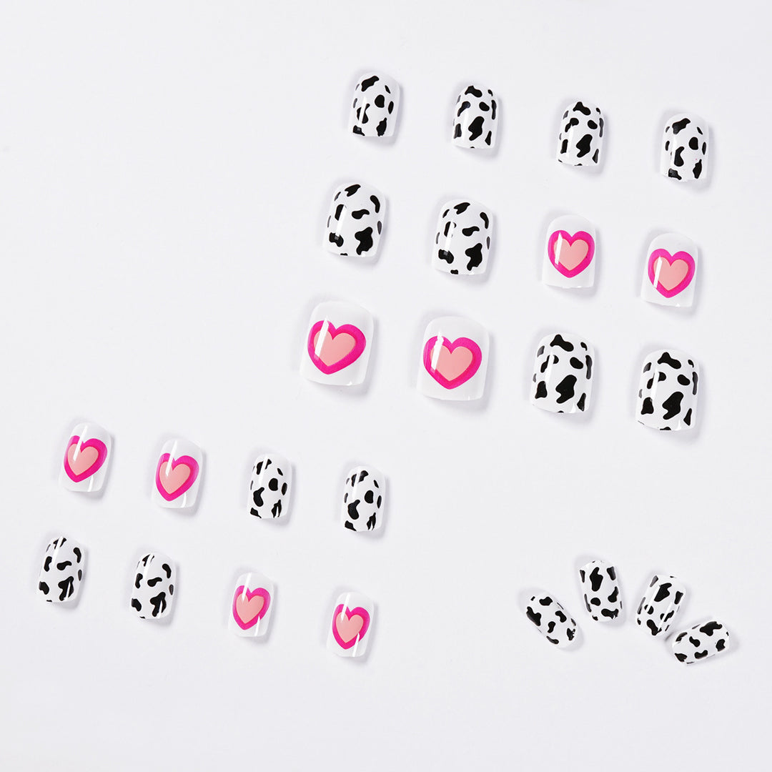 Kreative Nagelkunst mit Herz- und Tiermustermotiv Karnz