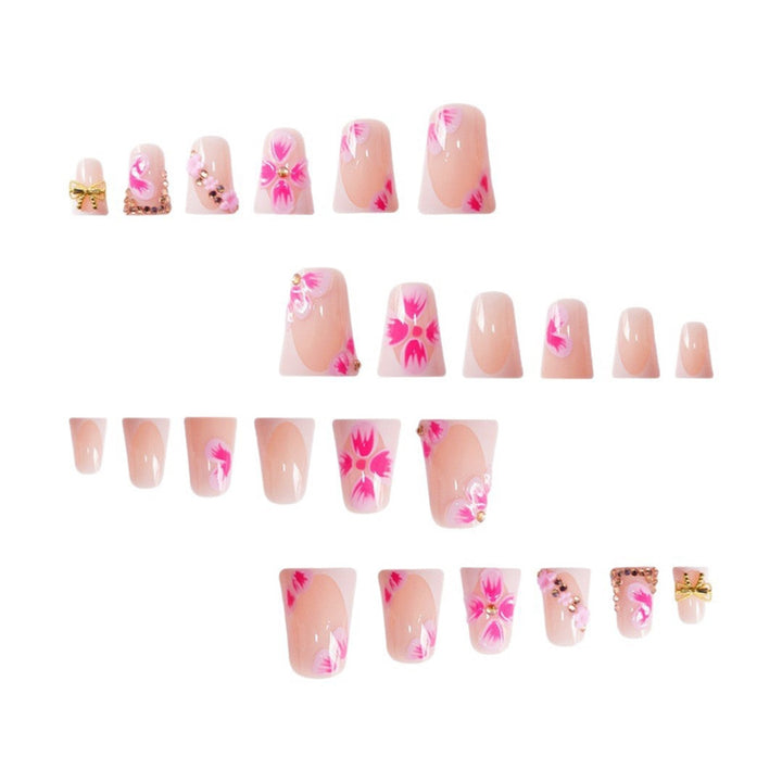 Elegante florale Press-On Nagelkunst mit Edelsteinakzenten Karnz