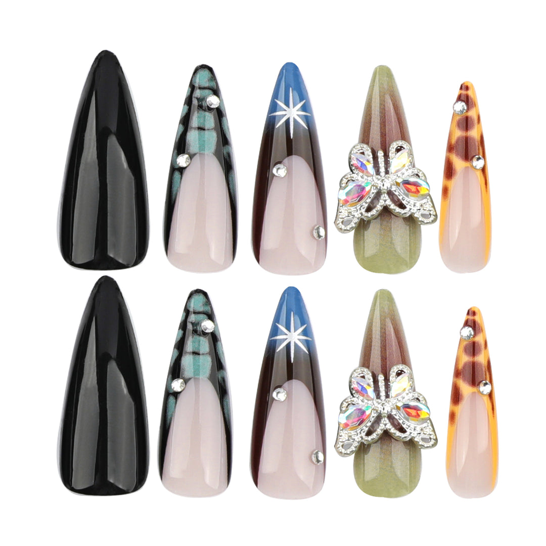 Kunstvolle Nagelverlängerungen mit eleganten Designs und Glitzer Karnz