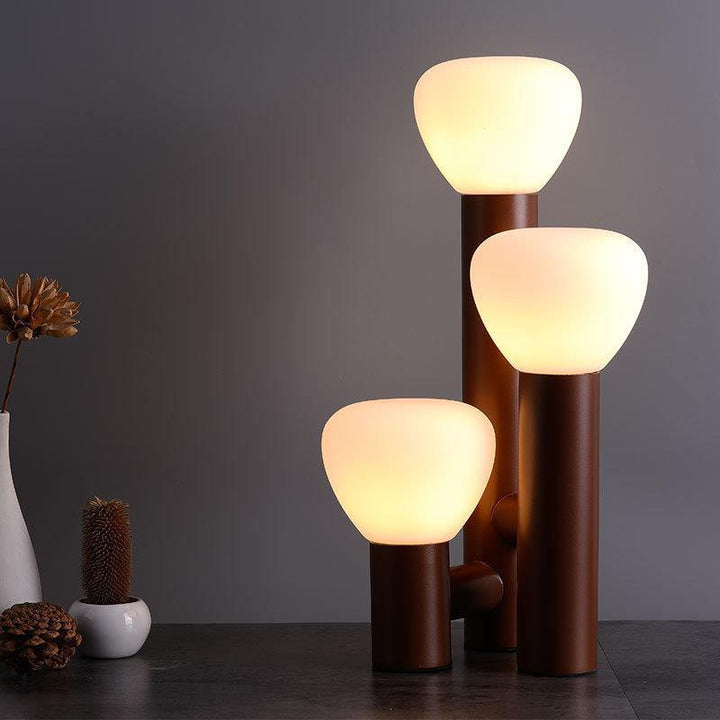 Moderne Stehlampe mit Dreibein