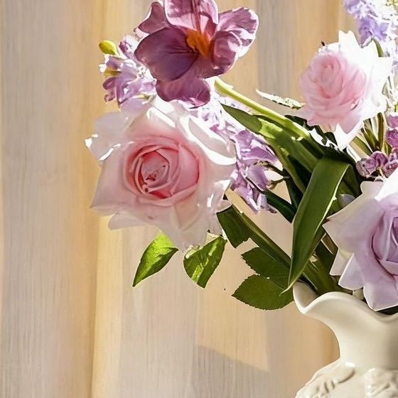 Luxuriöse Faux-Blumenarrangement