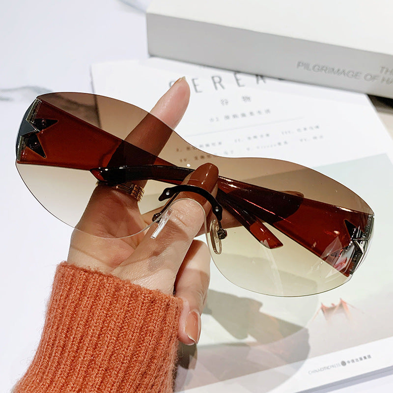 Damen modische Sonnenbrille mit künstlerischem Sternenakzent Karnz