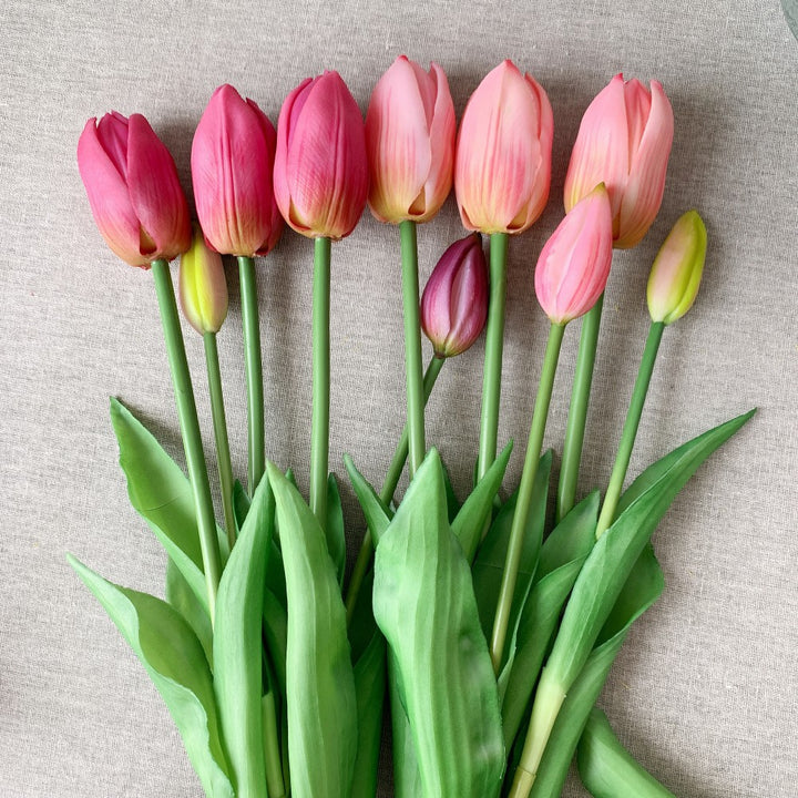 Lebensechte Tulpenblumenarrangement