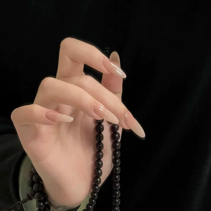 Künstlerisches Stiletto Press-On Nagelkunst Karnz