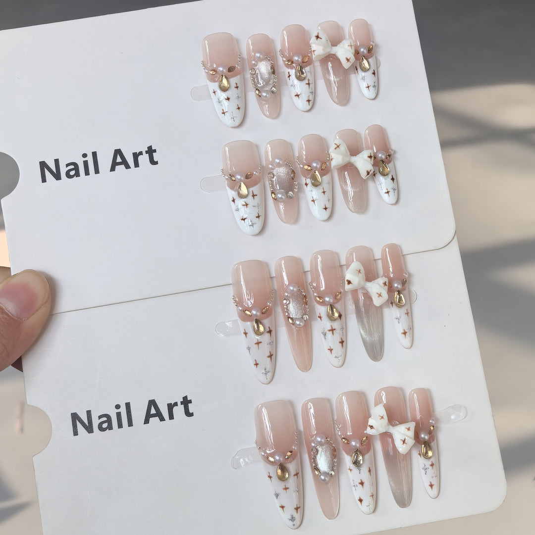 Premium Dekorativer Druck-On-Nagelset Karnz