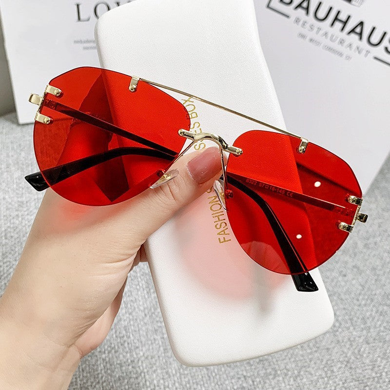 Damen moderne Piloten-Sonnenbrille mit gradienten Gläsern und dünnem Metallrahmen Karnz