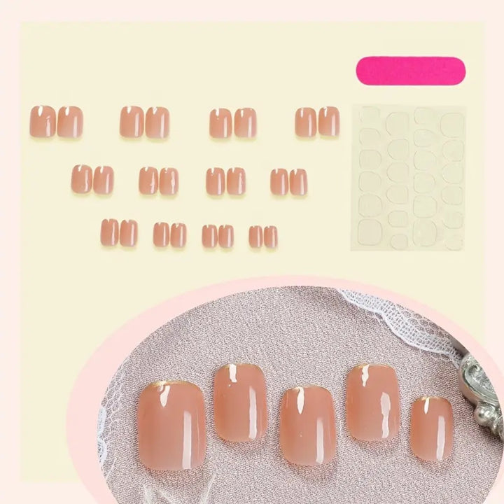 Nagelkunstset mit eleganten Goldakzenten Karnz