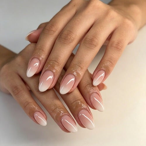 Kunstnägel mit Elegantem Ombre-Effekt und Hochglanz-Finish Karnz