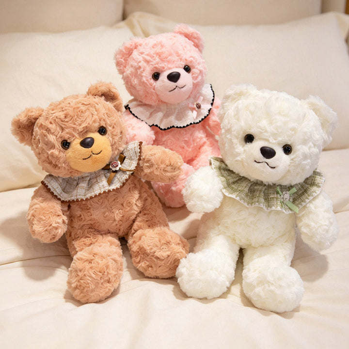 Locken-Fell Teddybär mit Rüschenschal und gestickter Nase Karnz