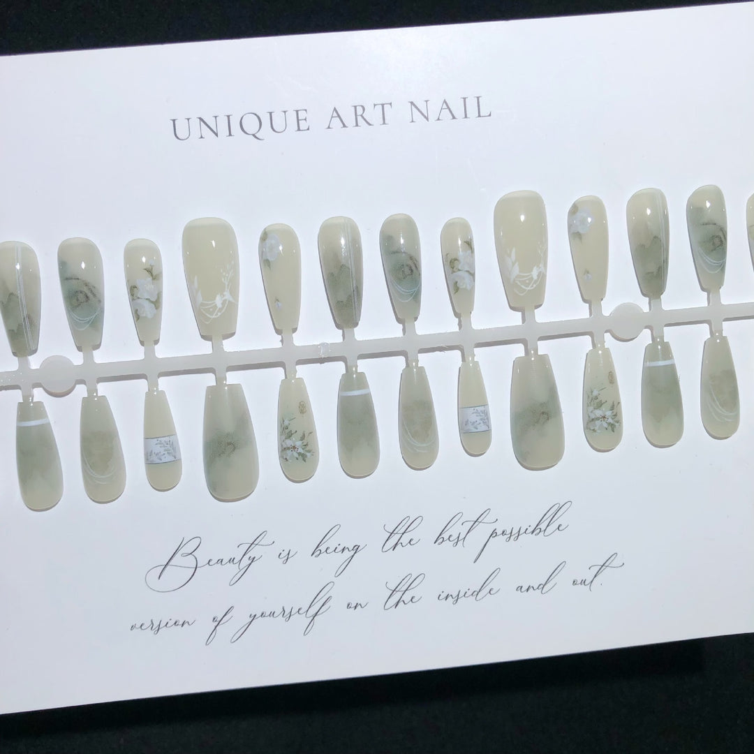 Blumig inspiriertes Press-On Nagelkunstset