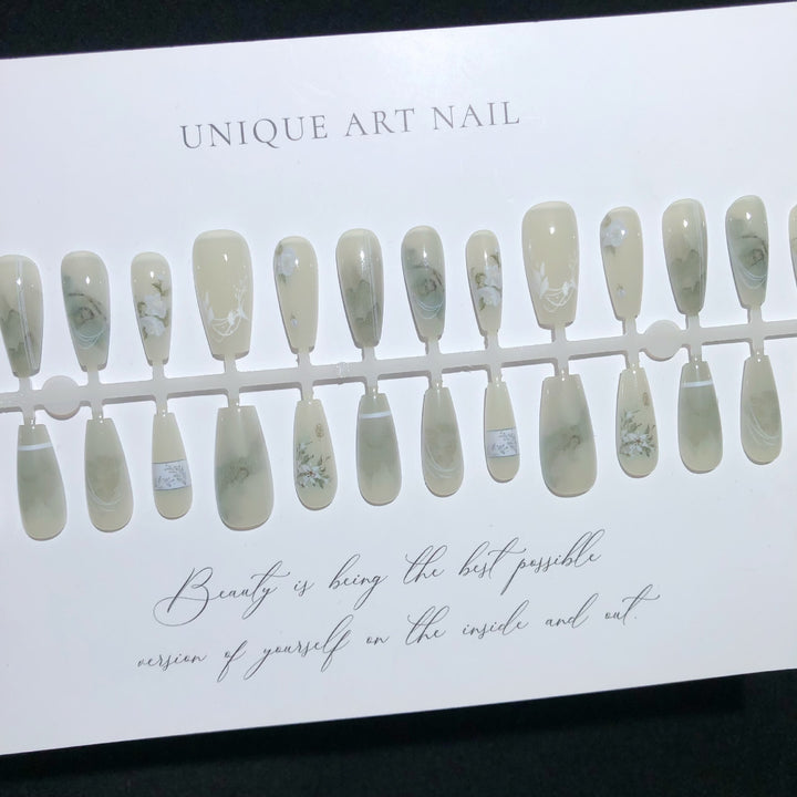 Blumig inspiriertes Press-On Nagelkunstset