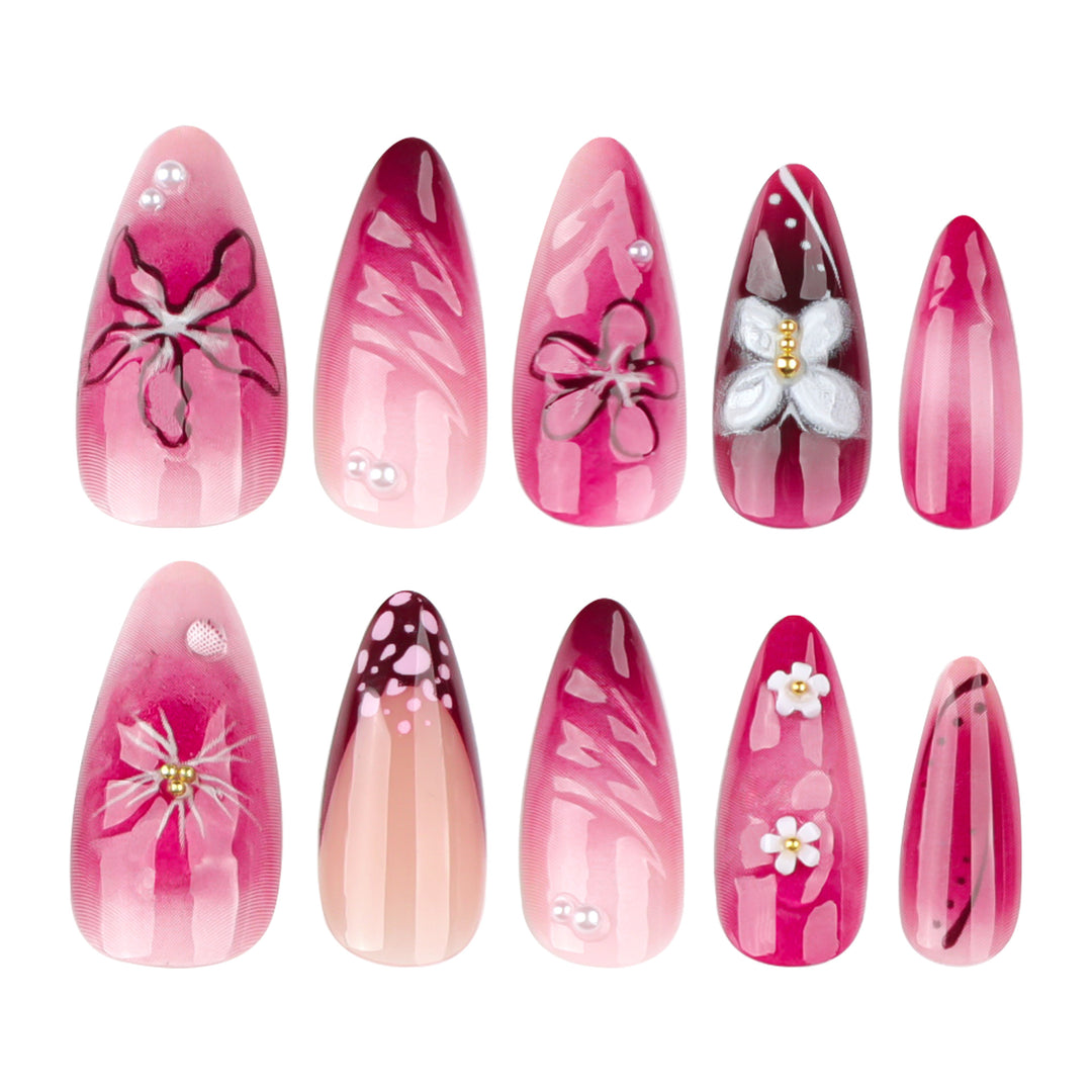 Kunstvolle Nagelverlängerungen mit floralen Details und Ombre-Effekt Karnz