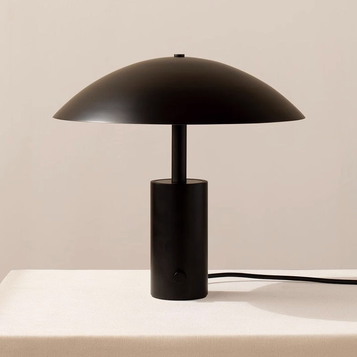 Moderne Minimalistische Tischlampe mit schlankem Design