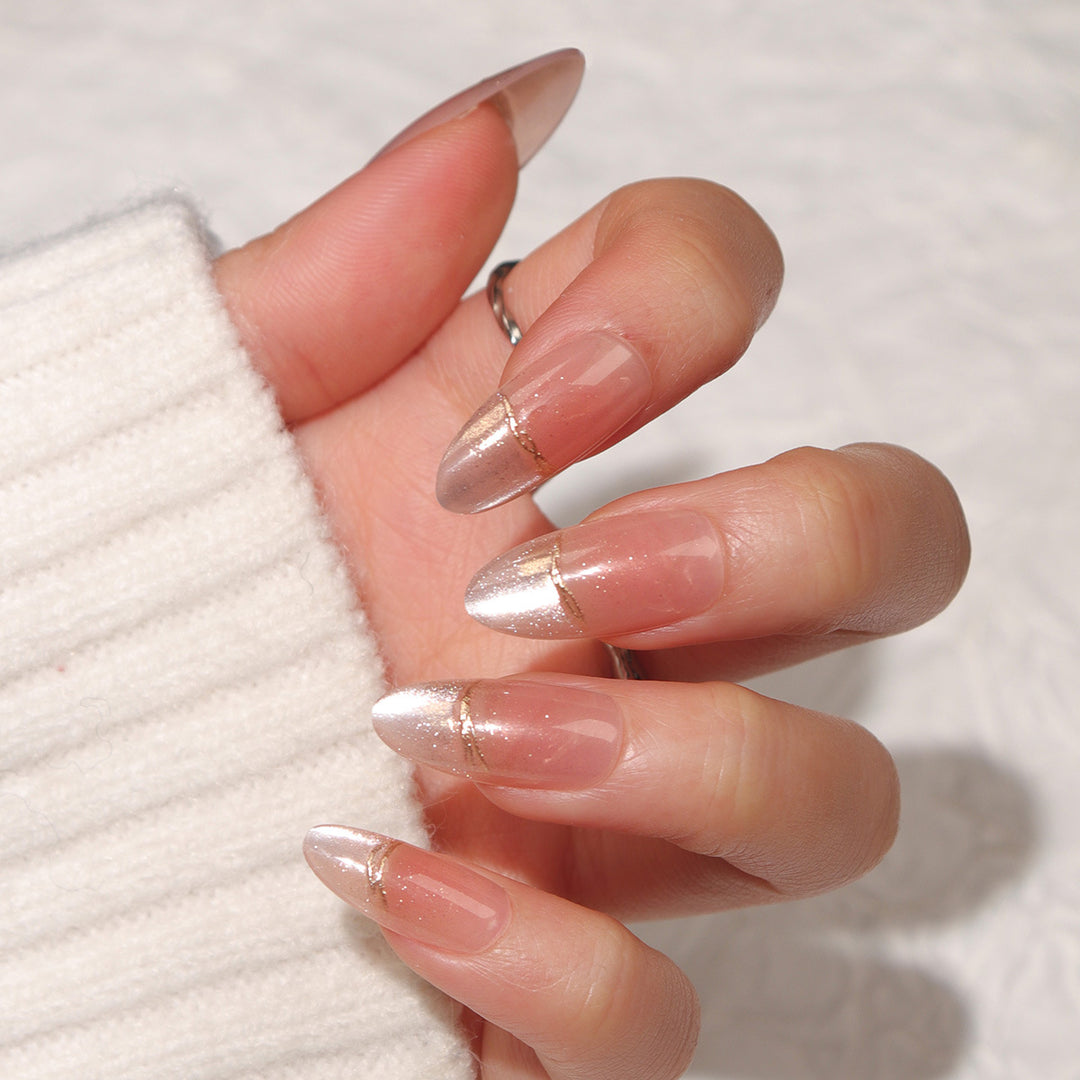 Elegante Stiletto Press-On Nägel mit perlmuttartigem Finish Karnz