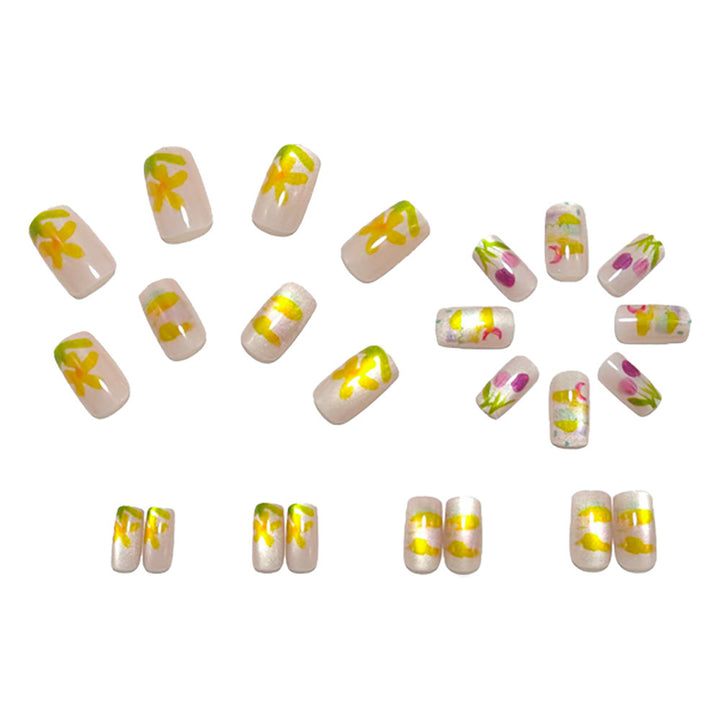 Kreative Nagelkunst mit floralen Motiven Karnz