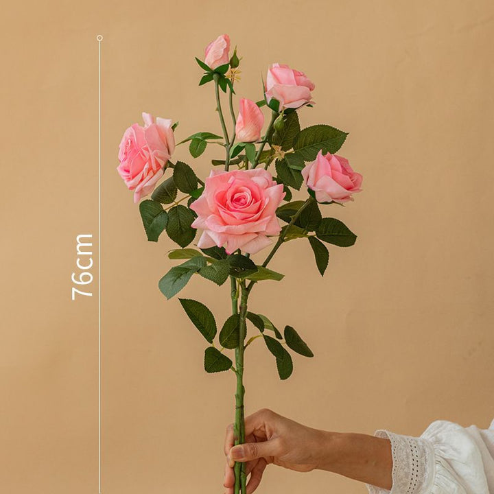 Elegante synthetische Rosenbouquet