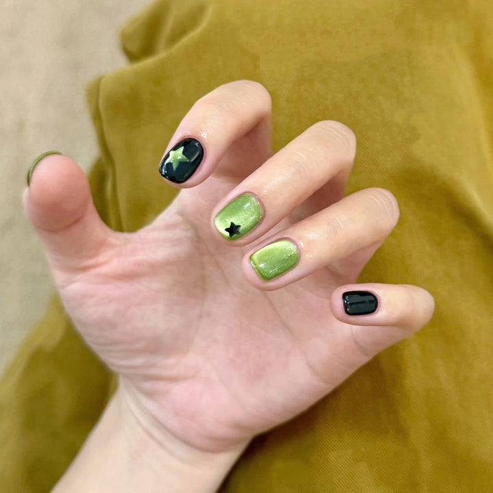 Kunstnägel mit Glamouröse Strassverzierungen Karnz