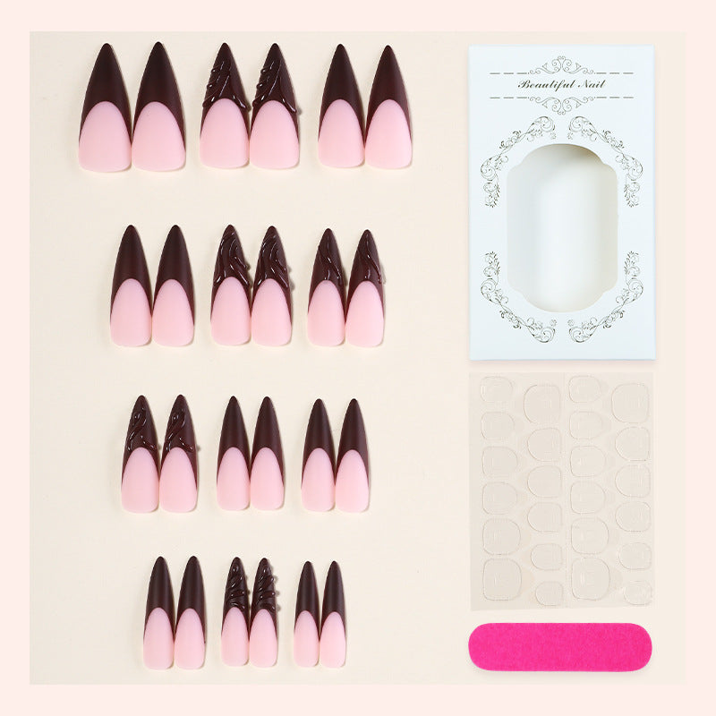 Elegantes Stiletto Press-On-Nagelset mit dekorativem Design Karnz