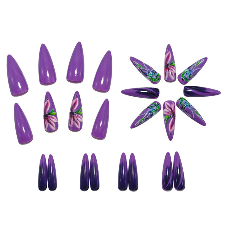 Kunstnägel mit Kunstvollem Floralen Design Karnz