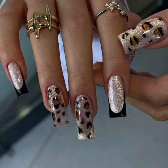 Elegante Leopardenmuster-Nagelkunstverbesserungen Karnz