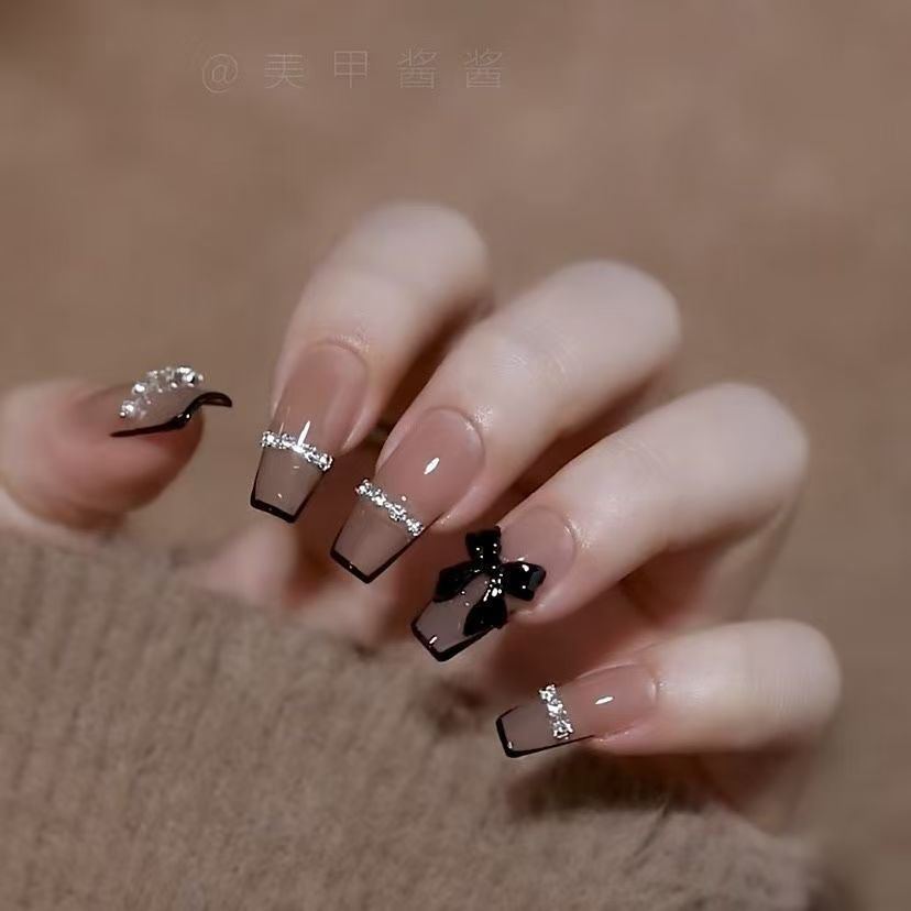 Kunstnegel-Set mit Glitzer und Schleifenmotiv Karnz