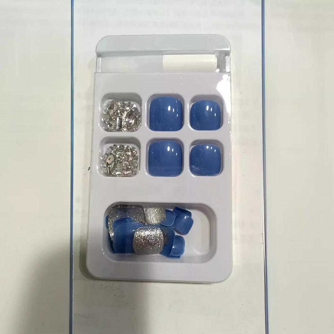 Dekoratives Press-On Nagelset mit Strassakzenten Karnz