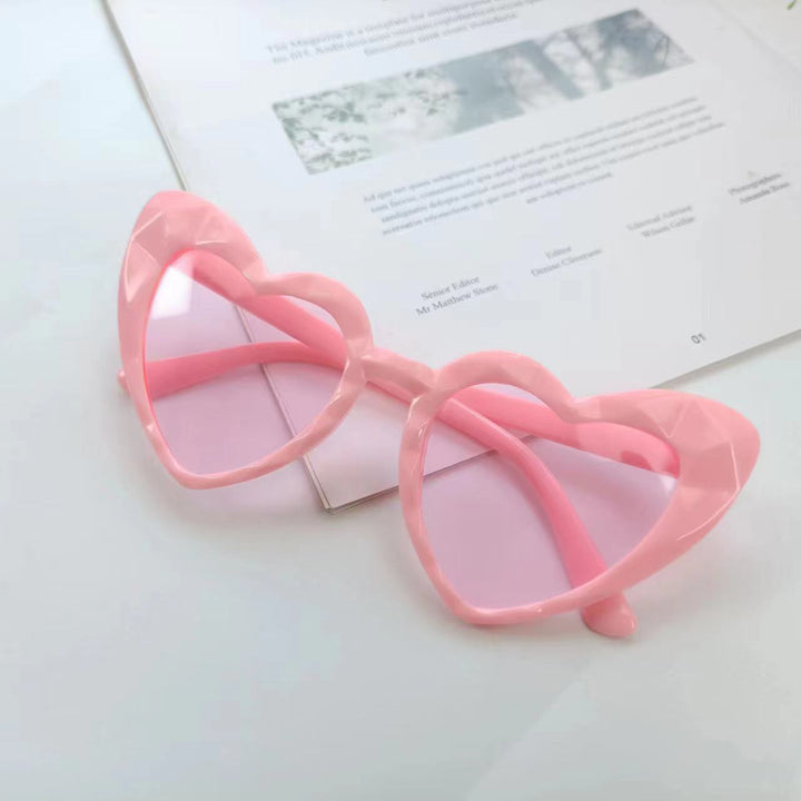 Damen Herzförmige Sonnenbrille mit transparenten Gläsern Karnz