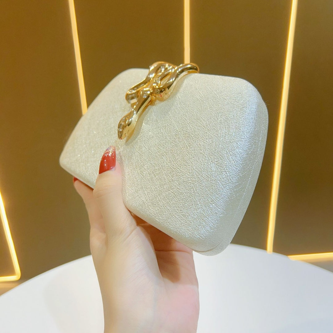 Elegante strukturierte Abend-Clutch