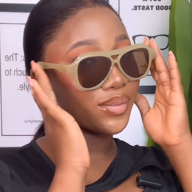 Damen modische Sonnenbrille im innovativen Design mit breitem Rahmen Karnz