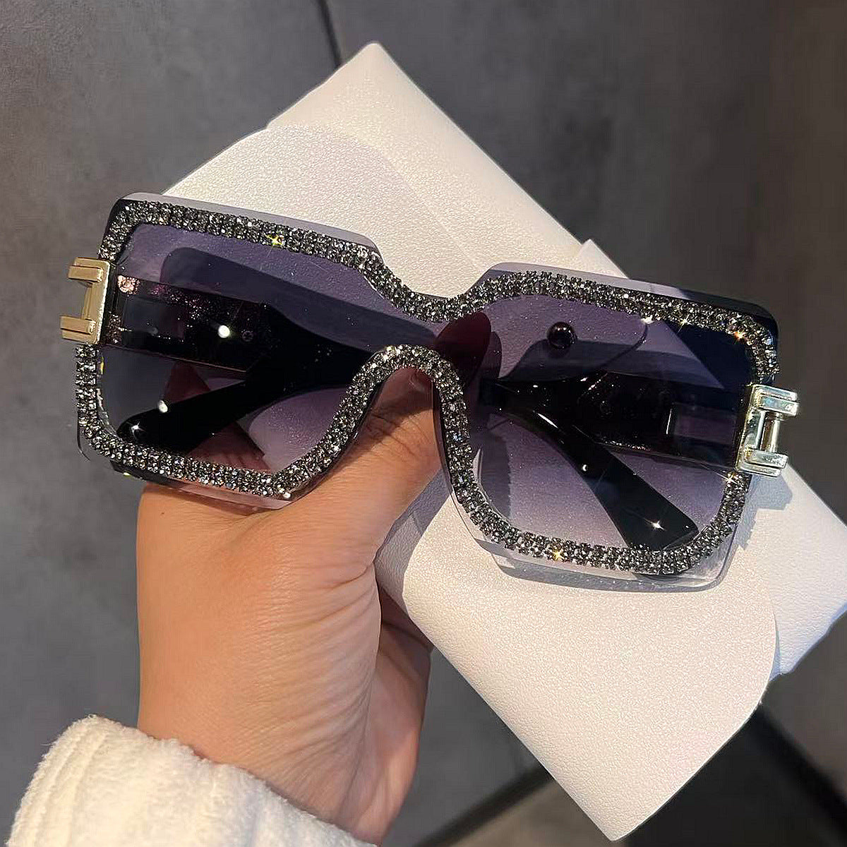 Damen Modische Oversized-Sonnenbrille mit funkelndem Kristallbesatz Karnz