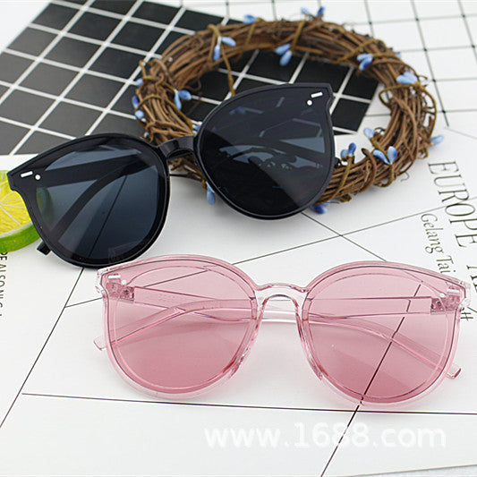Damen elegante Sonnenbrille mit modernem Rahmen Karnz