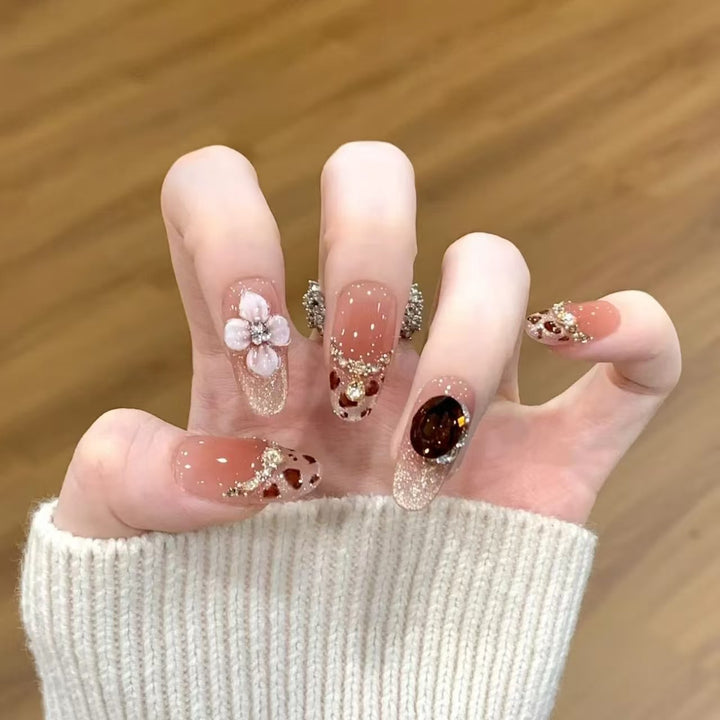 Dekorative Gel-Nagelkunst-Erweiterungen