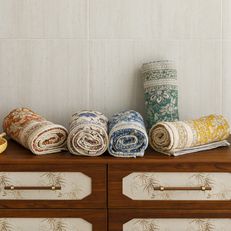 Umkehrbare gesteppt Kantha-Wurfdecke mit floralem Blockdruck