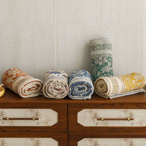 Umkehrbare gesteppt Kantha-Wurfdecke mit floralem Blockdruck